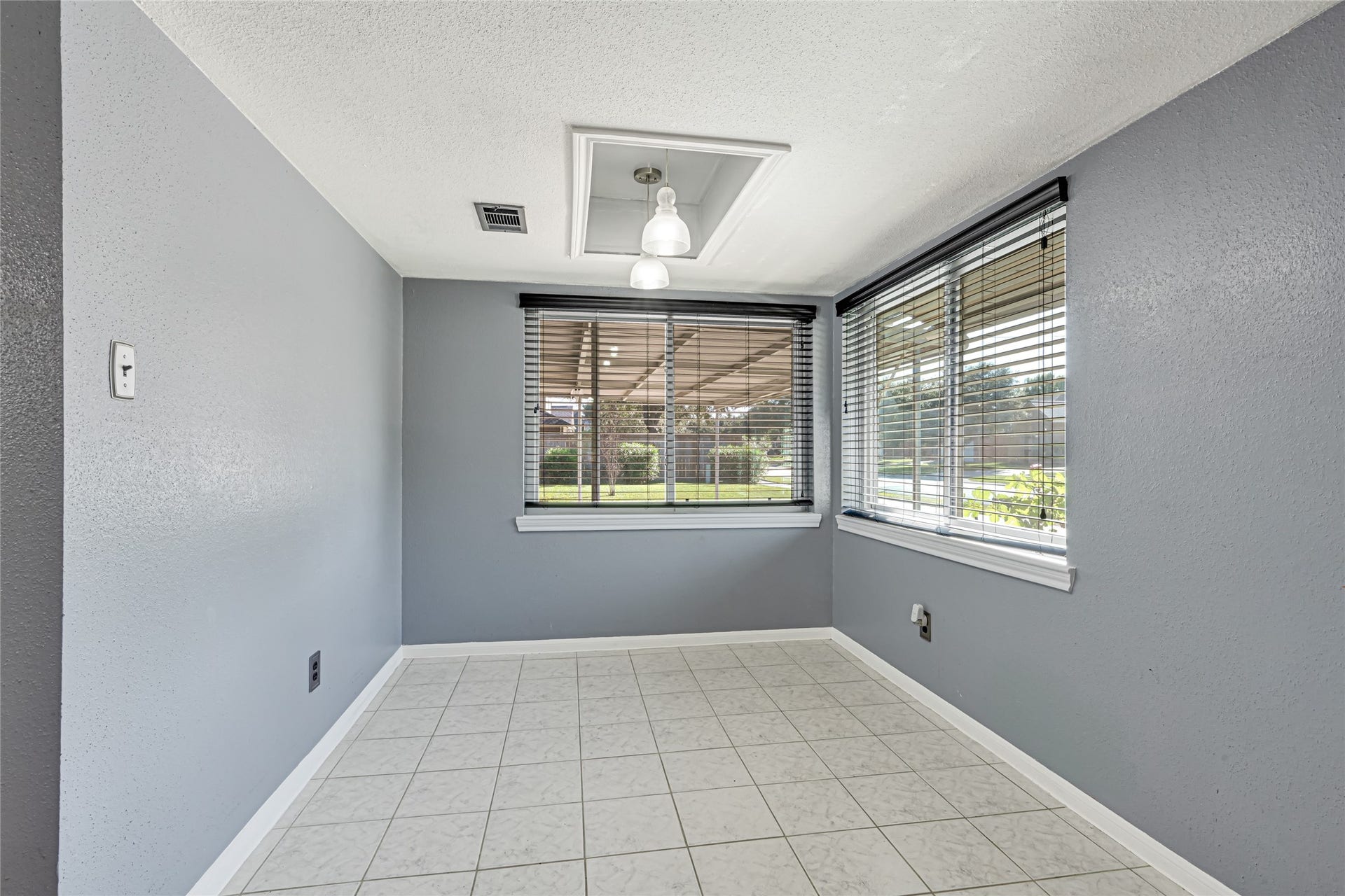 12615 Foxburo Drive, Houston, TX 77065 Kitchenette