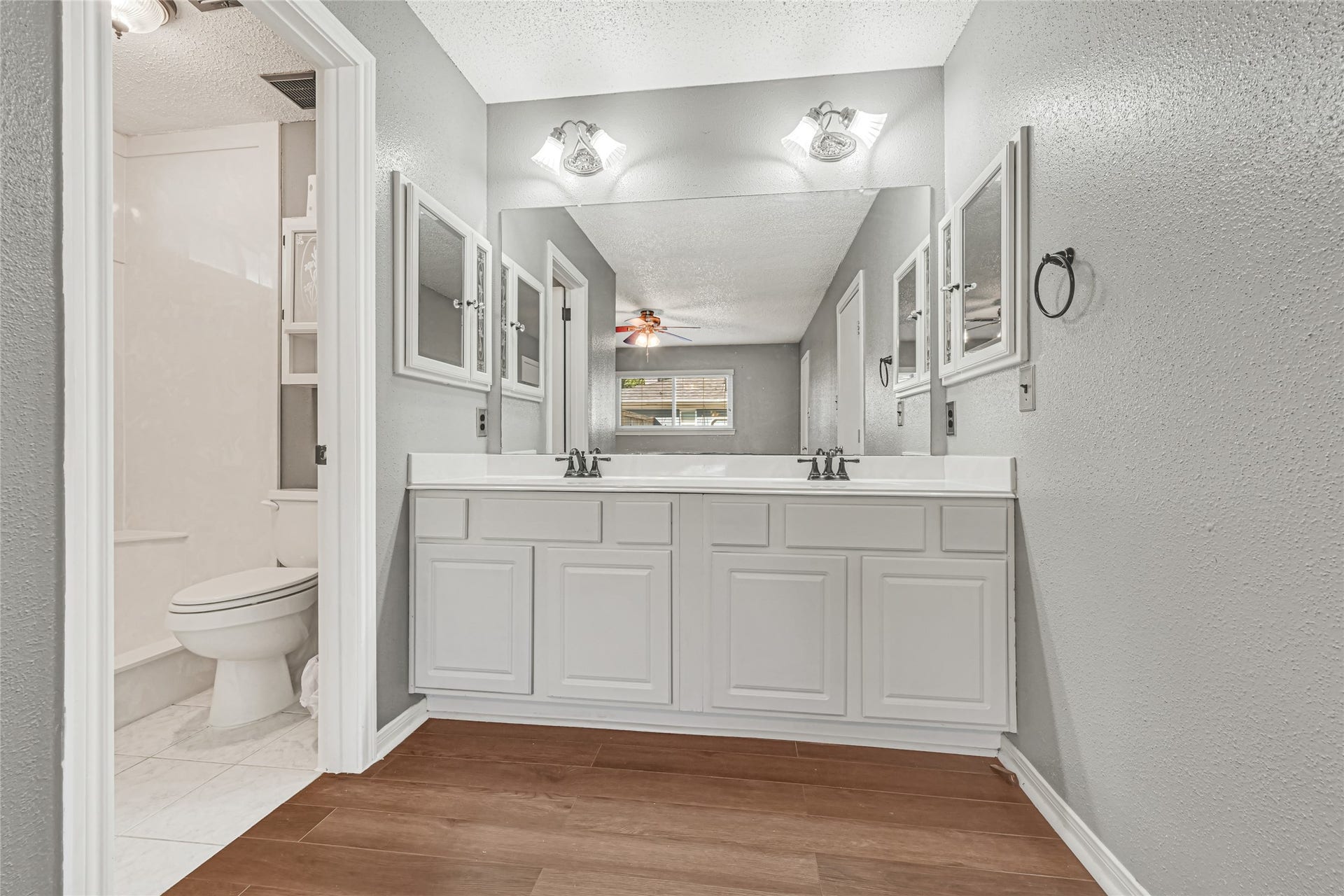 12615 Foxburo Drive, Houston, TX 77065 Primary bath