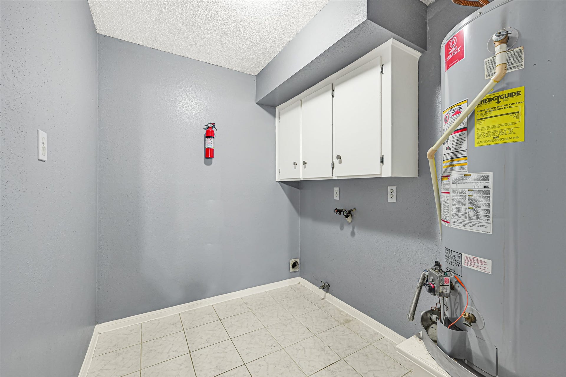 12615 Foxburo Drive, Houston, TX 77065 Laundry Room