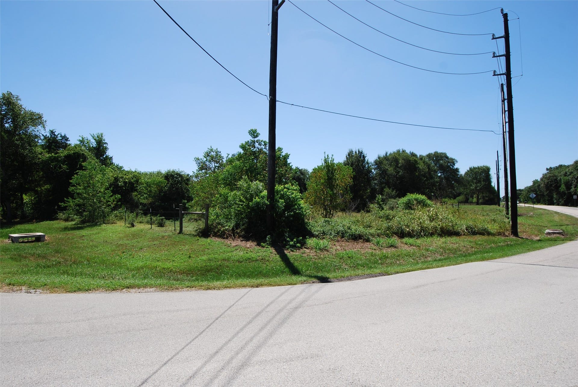 0 Fulshear Katy Road, Fulshear, TX 77441 the front of the property on Fulshear-Katy Road is a soft corner that provides even greater visibility.