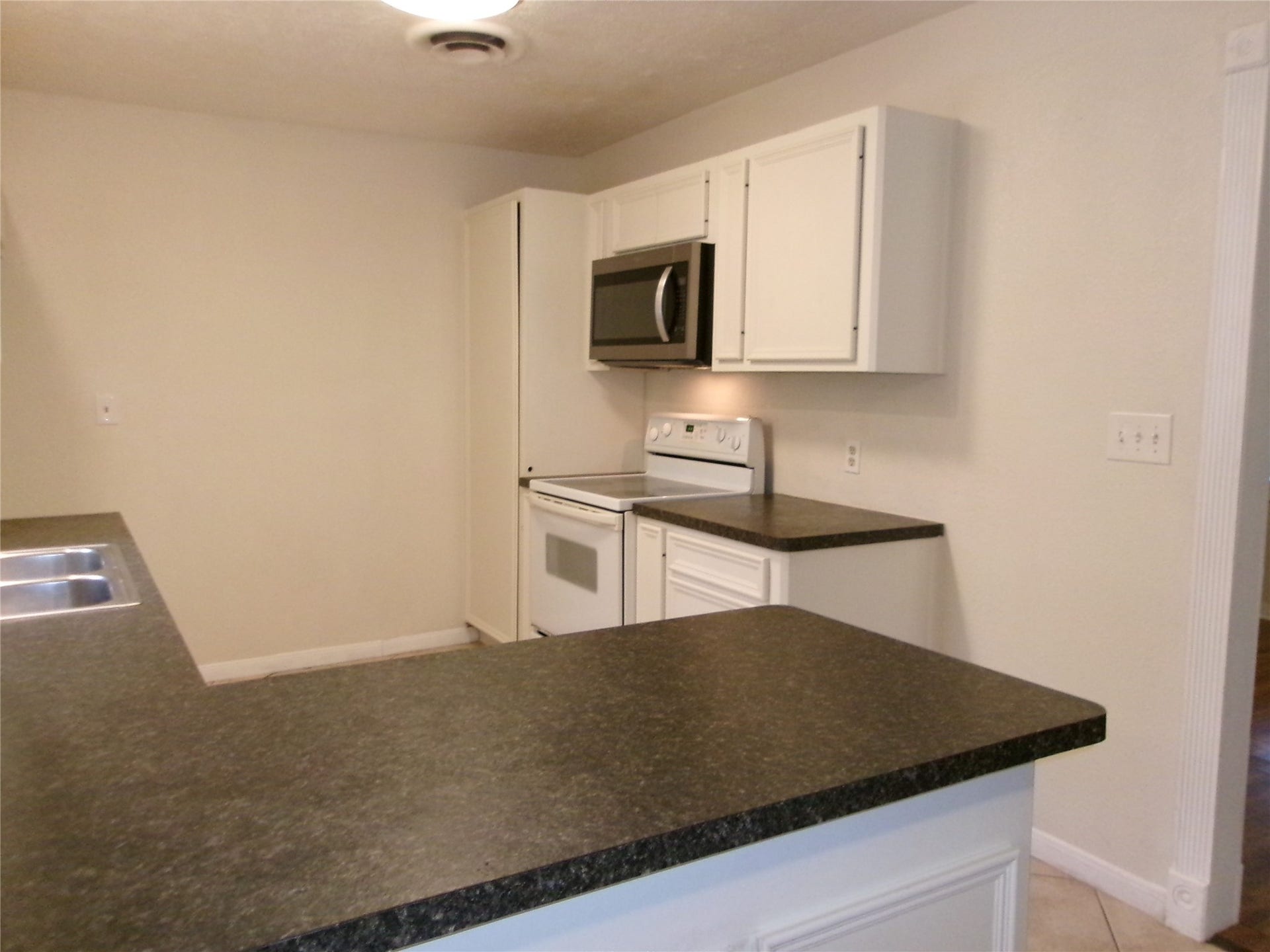 7412 McArthur Street, Hitchcock, TX 77563 7412 McArthur Street, Hitchcock, TX 77563