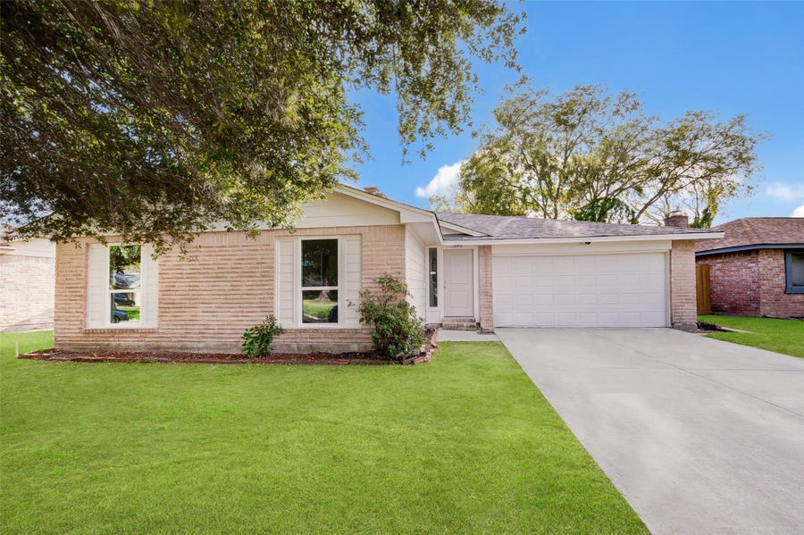 Property photo for 2315 Green Knoll Drive, Houston, TX