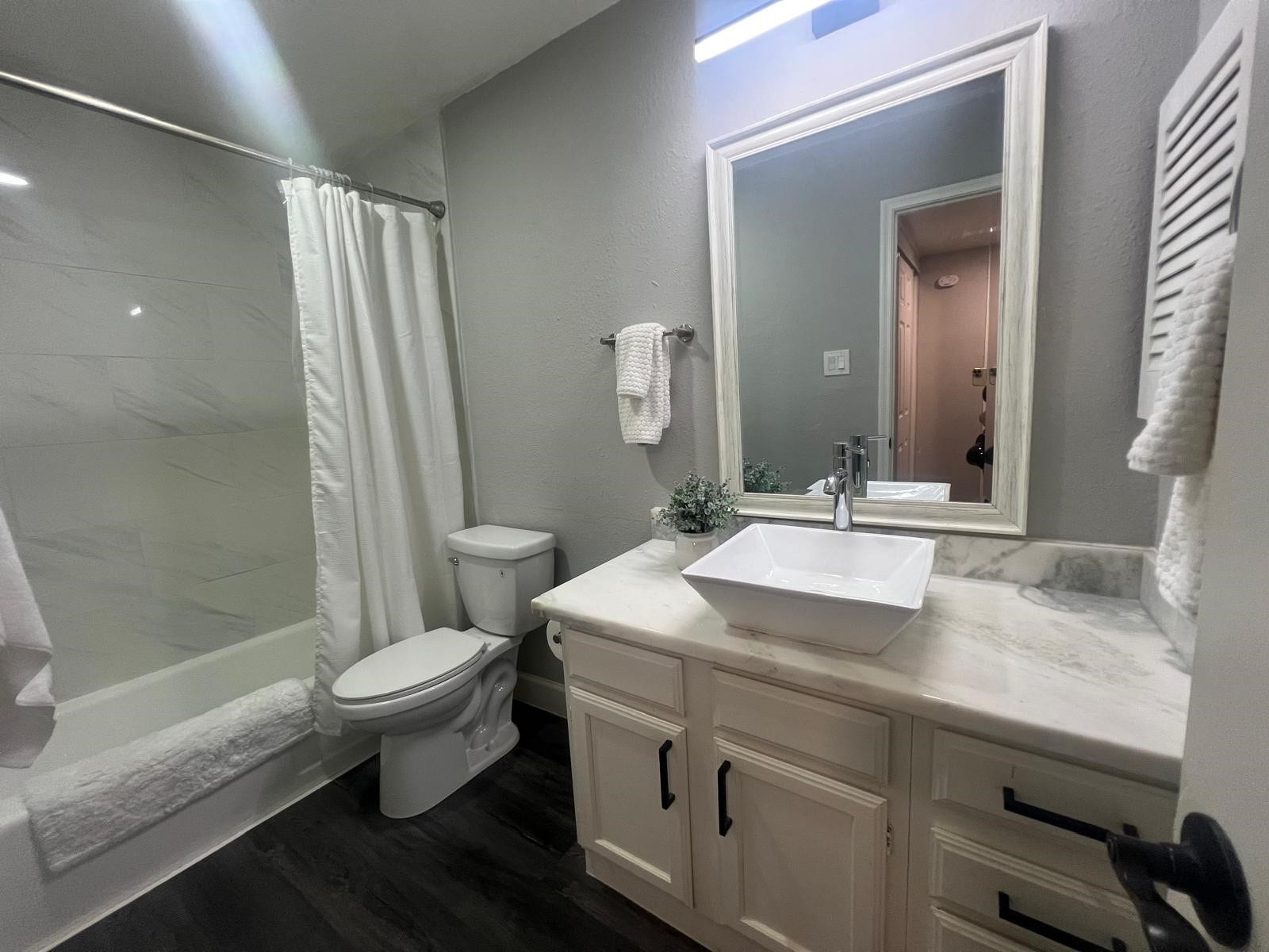 2507 Montrose Boulevard, #11, Houston, TX 77006 2507 Montrose Boulevard, #11, Houston, TX 77006