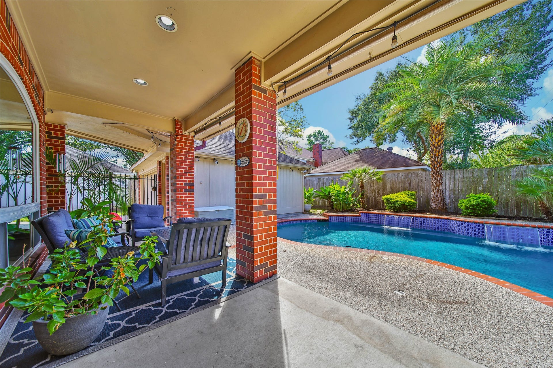 5206 Evergreen Valley Drive, Kingwood, TX 77345 The covered patio is the perfect space to relax and enjoy the cool fall weather on a beautiful day!