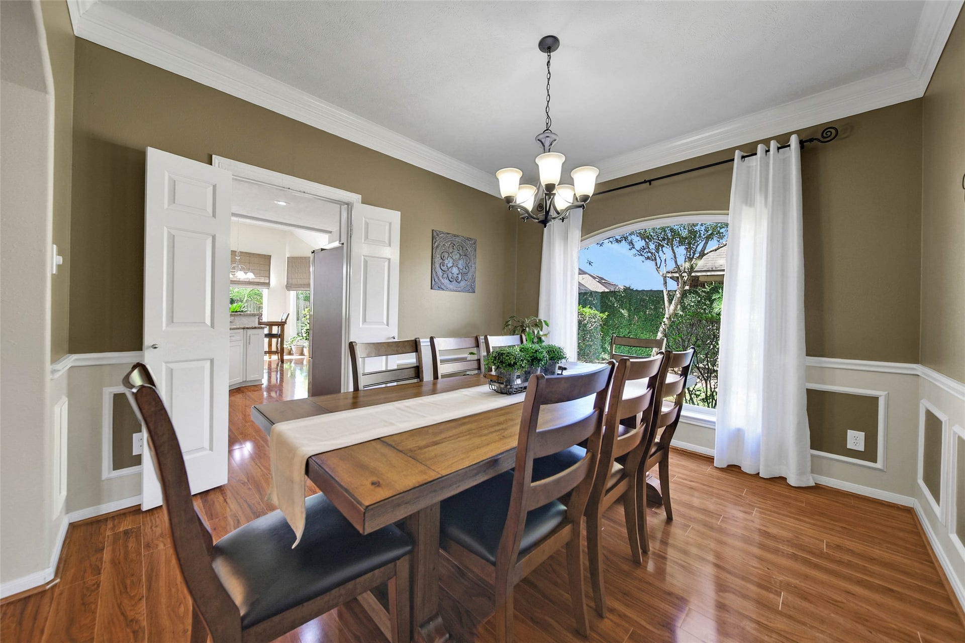5206 Evergreen Valley Drive, Kingwood, TX 77345 Continuing a little further into the home on the right, the large dining room has beautiful decorative details. The crown and chair moldings add to the charm of this home that you just don't find everywhere.