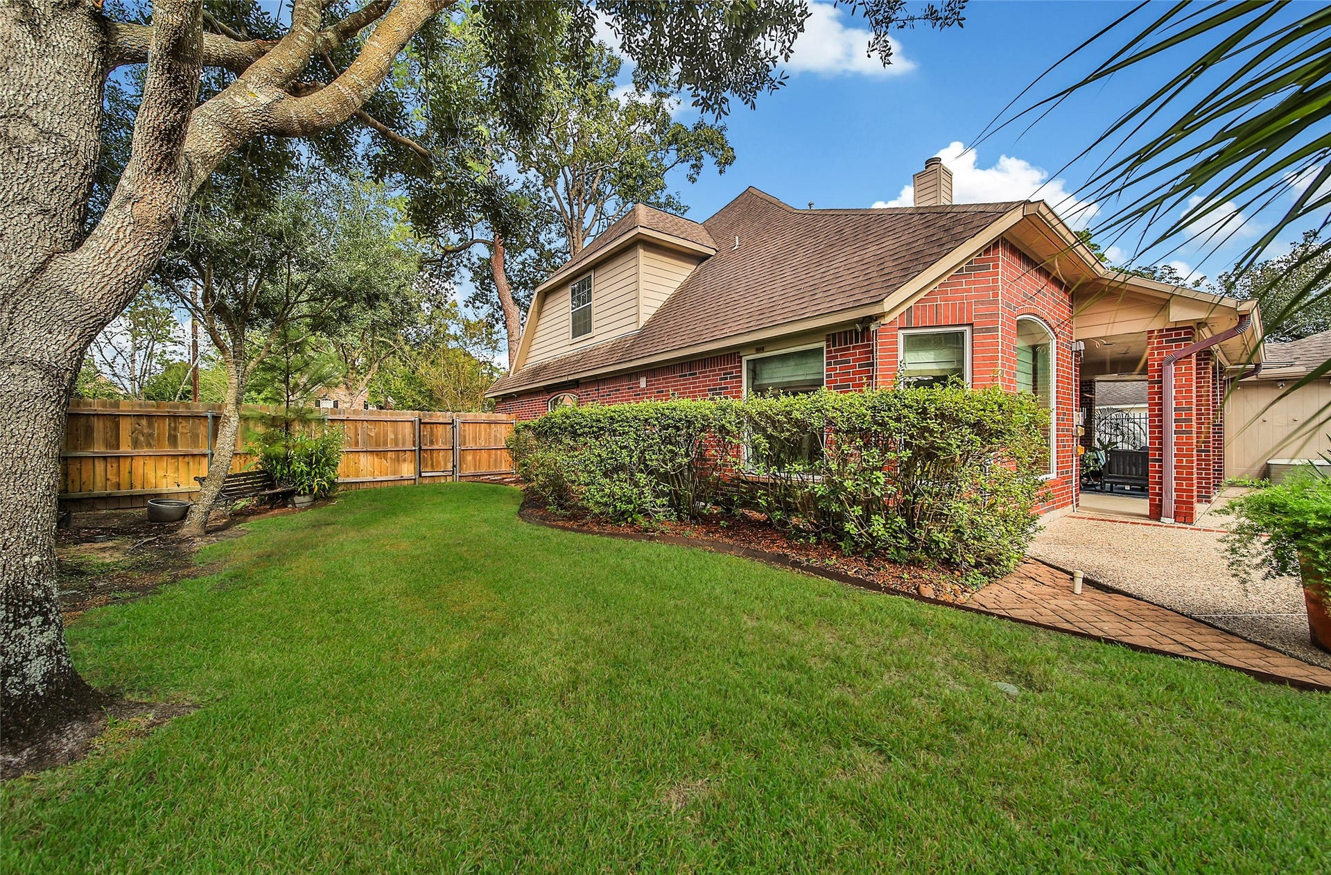 5206 Evergreen Valley Drive, Kingwood, TX 77345 The side yard still provides plenty of green space for your furry friends or a play set, etc.