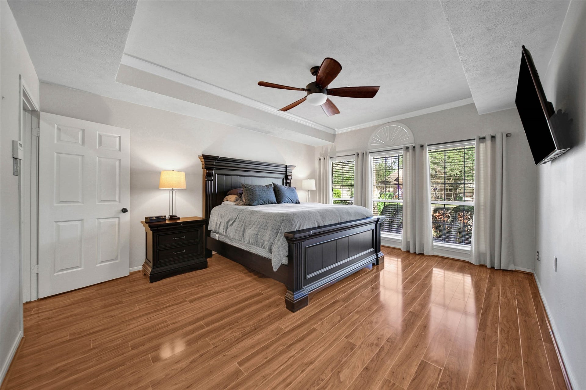 5206 Evergreen Valley Drive, Kingwood, TX 77345 The large primary bedroom has plenty of space for a king bed plus any additional furniture you may have!