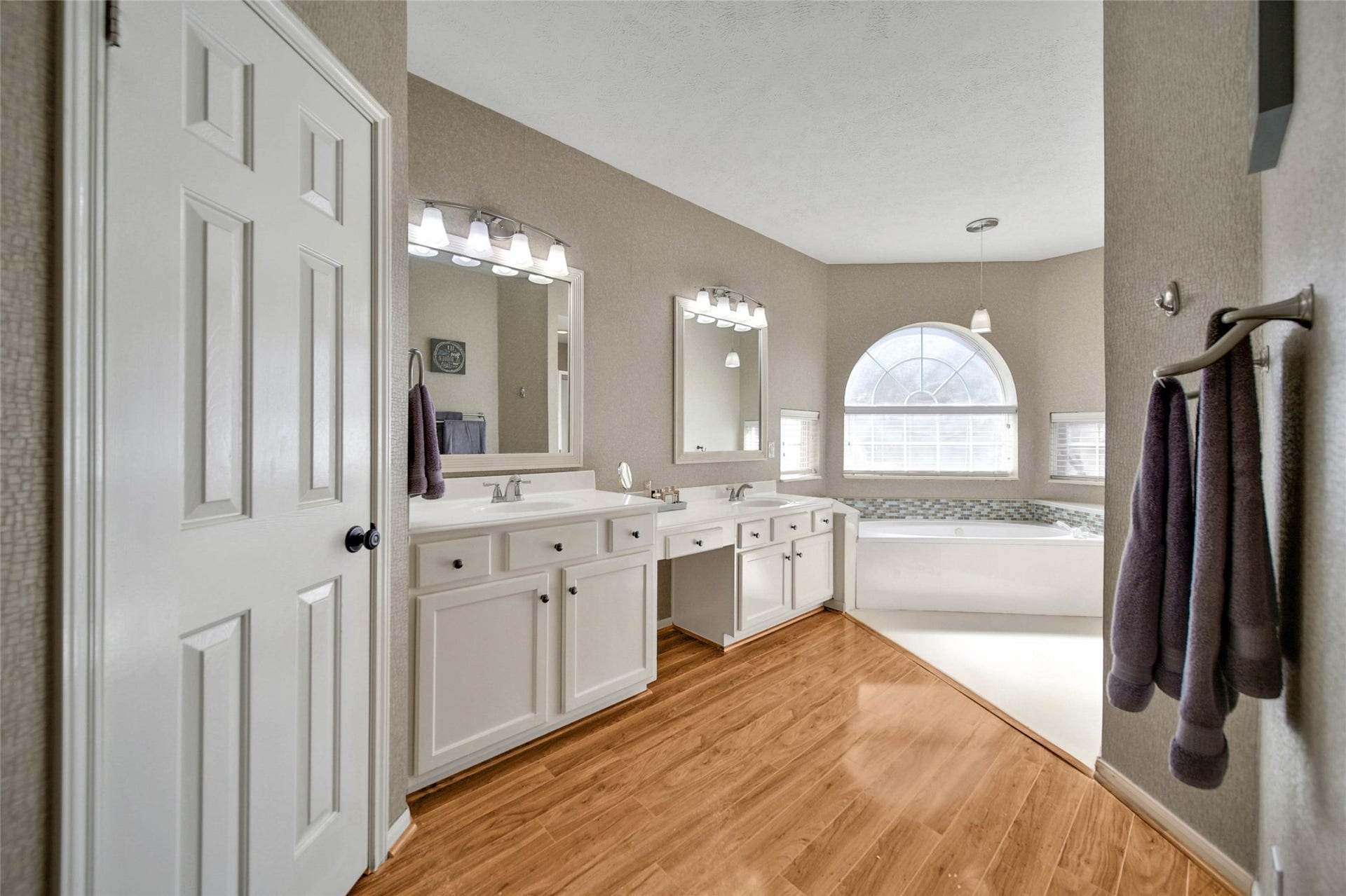 5206 Evergreen Valley Drive, Kingwood, TX 77345 So much space in your primary bathroom ensuite!