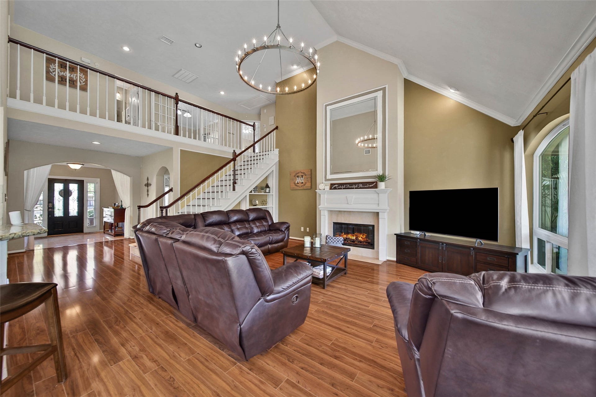 5206 Evergreen Valley Drive, Kingwood, TX 77345 This is truly a great home with a large open living space for entertaining.