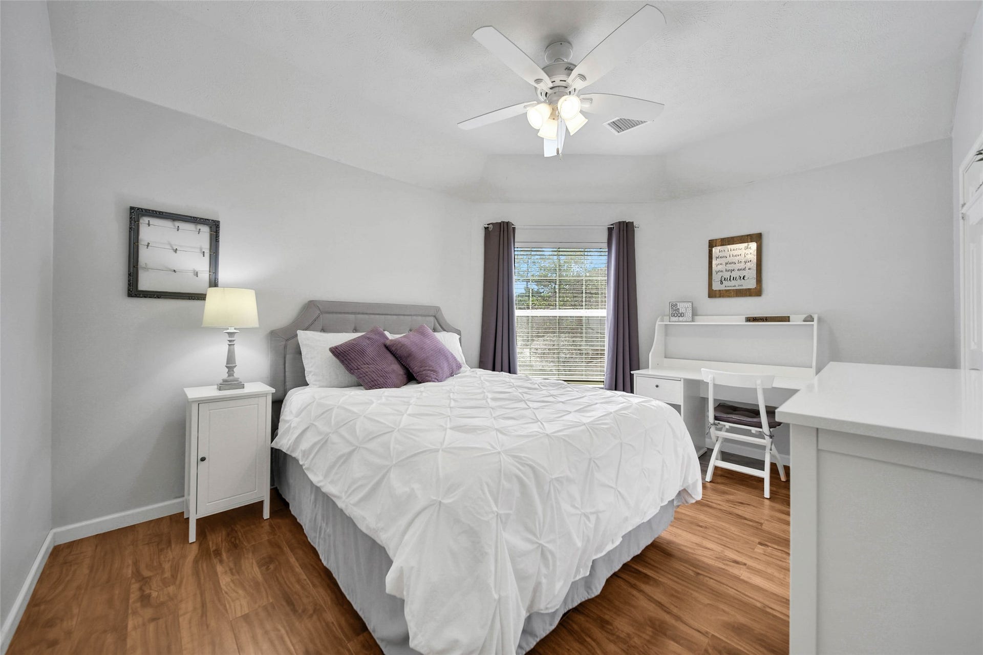 5206 Evergreen Valley Drive, Kingwood, TX 77345 Bedroom #2 is right at the top of the stairs. It overlooks the left side of the home by the driveway.
