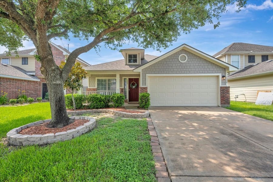 Property photo for 1289 Pinto Pass, Alvin, TX