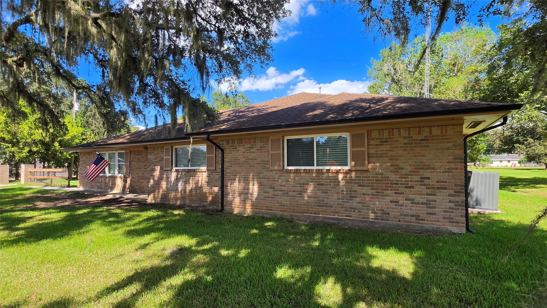 1043 Columbia Drive, West Columbia, TX 77486 1043 Columbia Drive, West Columbia, TX 77486