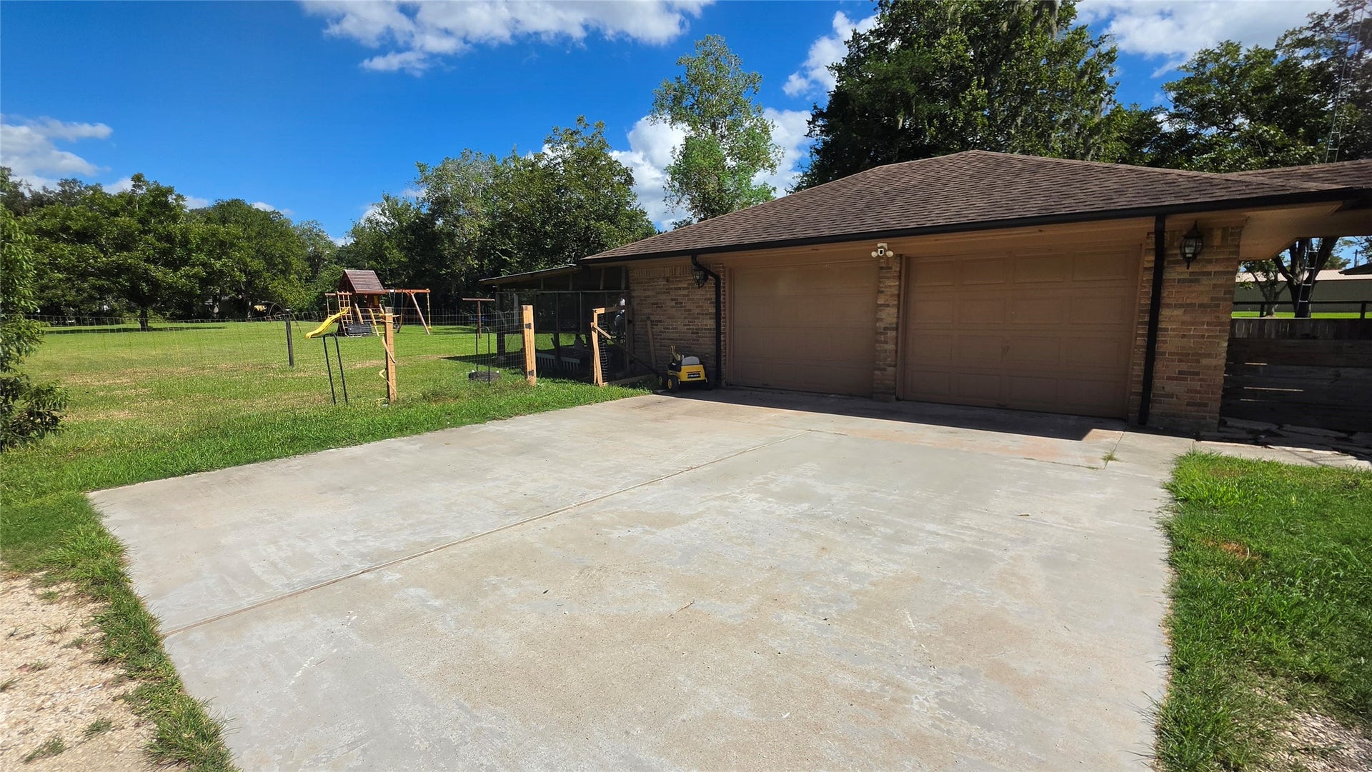 1043 Columbia Drive, West Columbia, TX 77486 1043 Columbia Drive, West Columbia, TX 77486