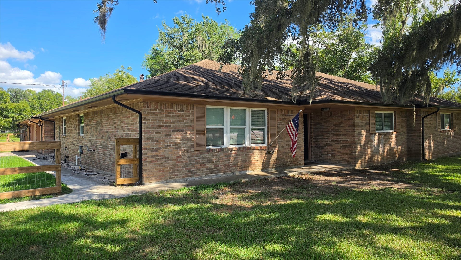 1043 Columbia Drive, West Columbia, TX 77486 1043 Columbia Drive, West Columbia, TX 77486