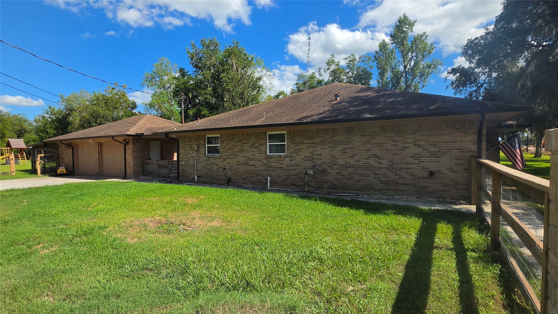1043 Columbia Drive, West Columbia, TX 77486 1043 Columbia Drive, West Columbia, TX 77486