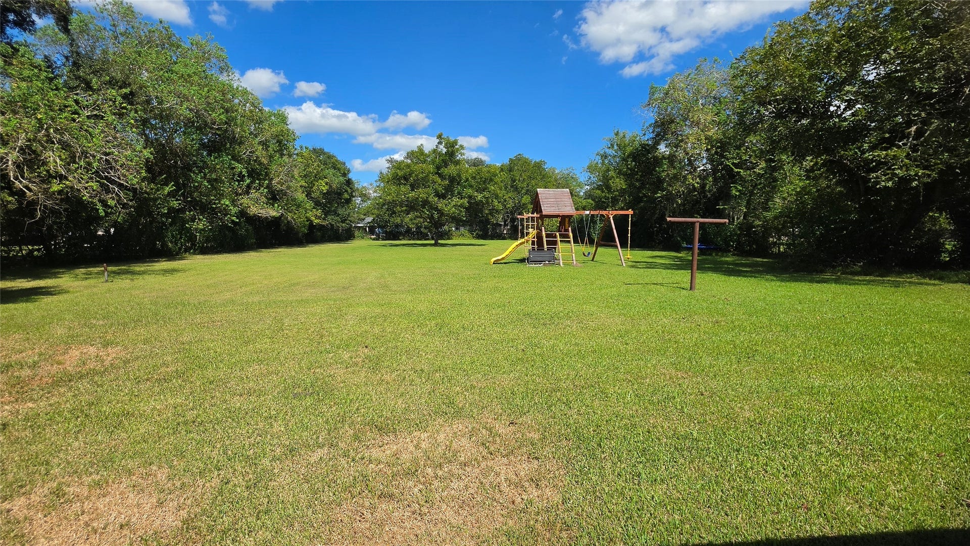 1043 Columbia Drive, West Columbia, TX 77486 1043 Columbia Drive, West Columbia, TX 77486