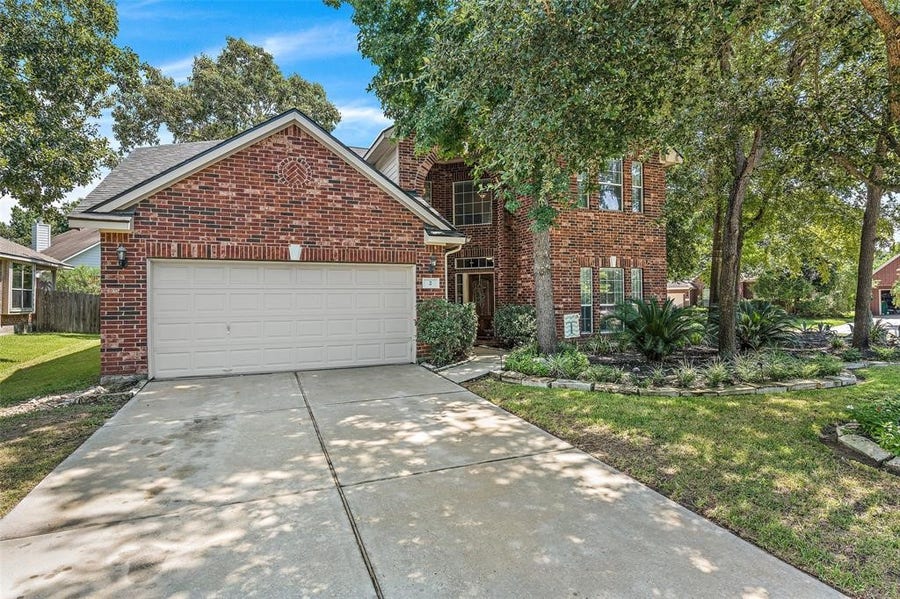 Property photo for 2 Hollow Glen Place, The Woodlands, TX