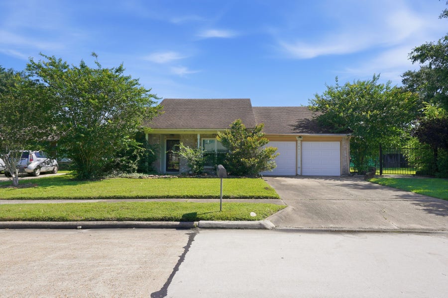 Property photo for 17311 Edgehaven Drive, Houston, TX