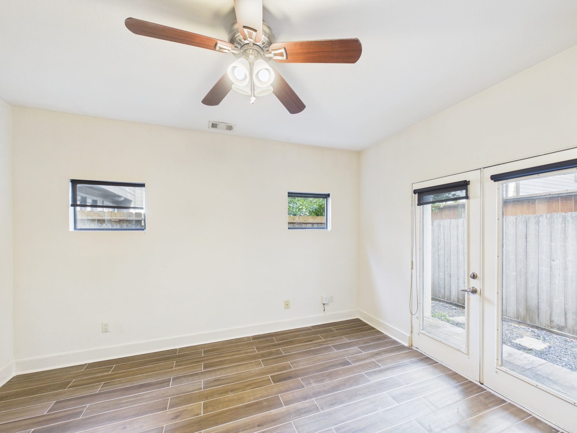 5425 Floyd Street, Houston, TX 77007 5425 Floyd Street, Houston, TX 77007