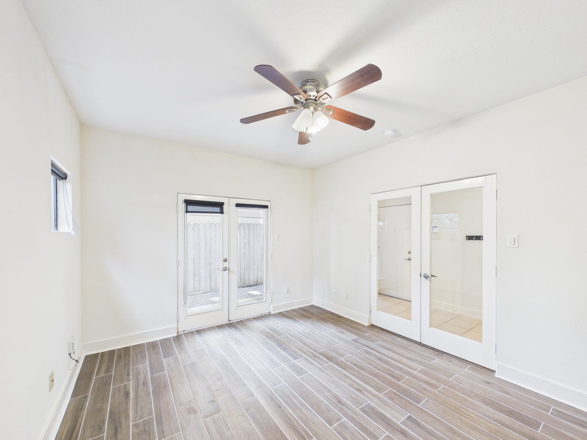 5425 Floyd Street, Houston, TX 77007 5425 Floyd Street, Houston, TX 77007