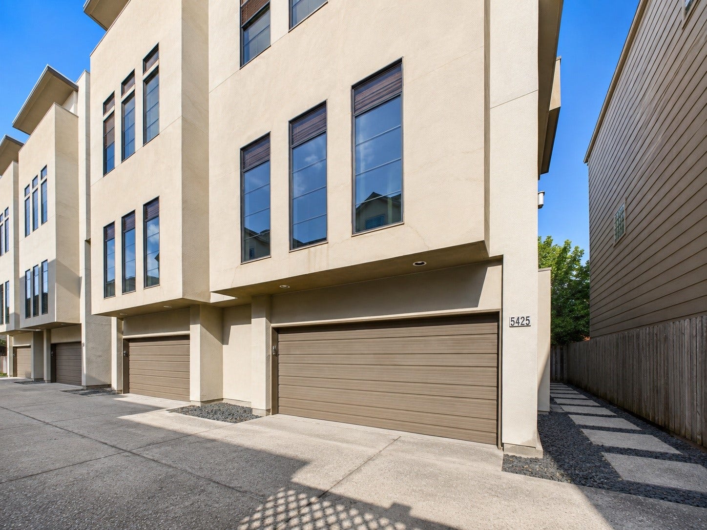 5425 Floyd Street, Houston, TX 77007 5425 Floyd Street, Houston, TX 77007
