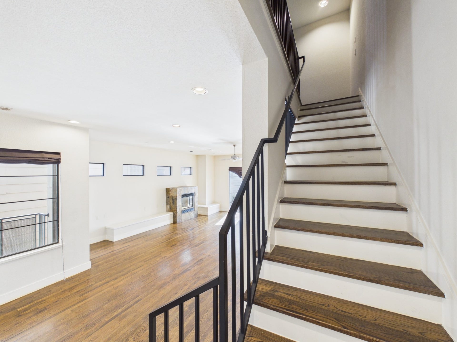 5425 Floyd Street, Houston, TX 77007 5425 Floyd Street, Houston, TX 77007