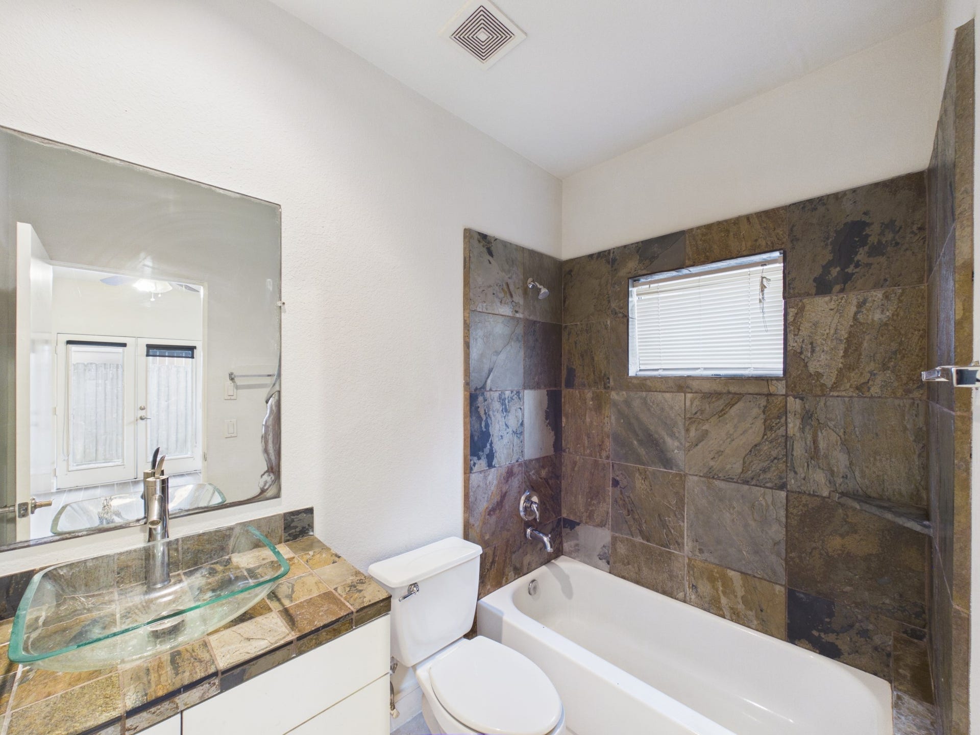 5425 Floyd Street, Houston, TX 77007 5425 Floyd Street, Houston, TX 77007
