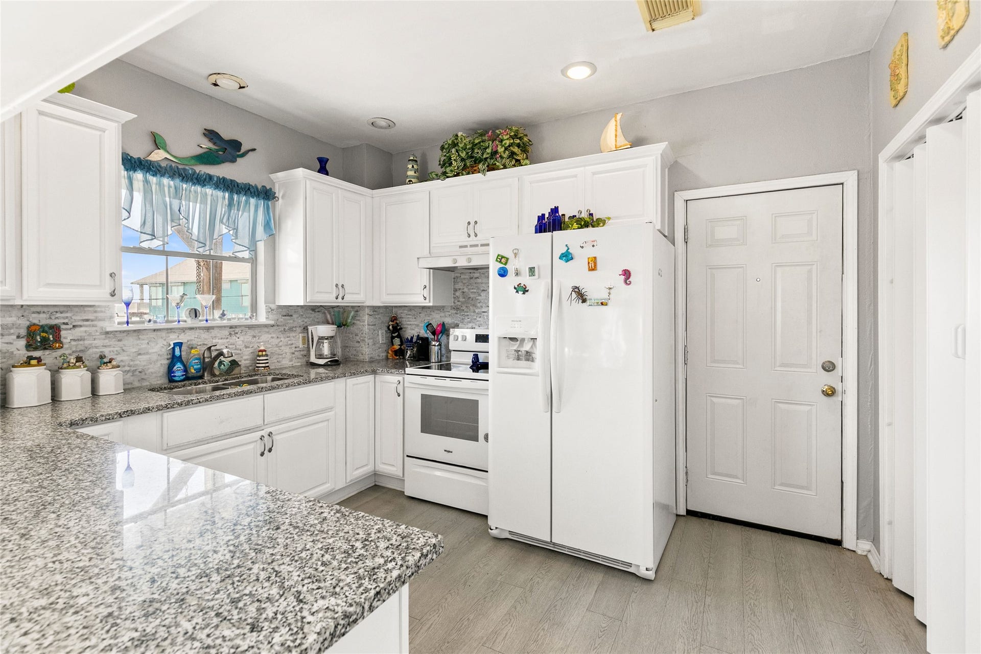 4806 Bluewater Drive, Freeport, TX 77541 4806 Bluewater Drive, Freeport, TX 77541