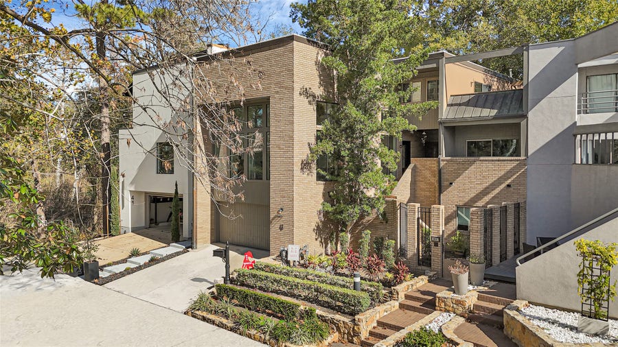 Property photo for 43 Legend Lane, Houston, TX
