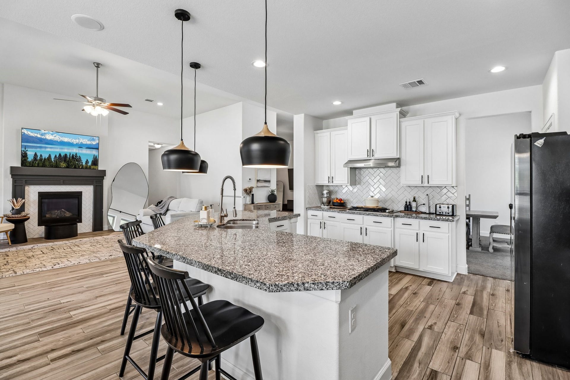 7823 Leighton Trail, Pasadena, TX 77505 7823 Leighton Trail, Pasadena, TX 77505