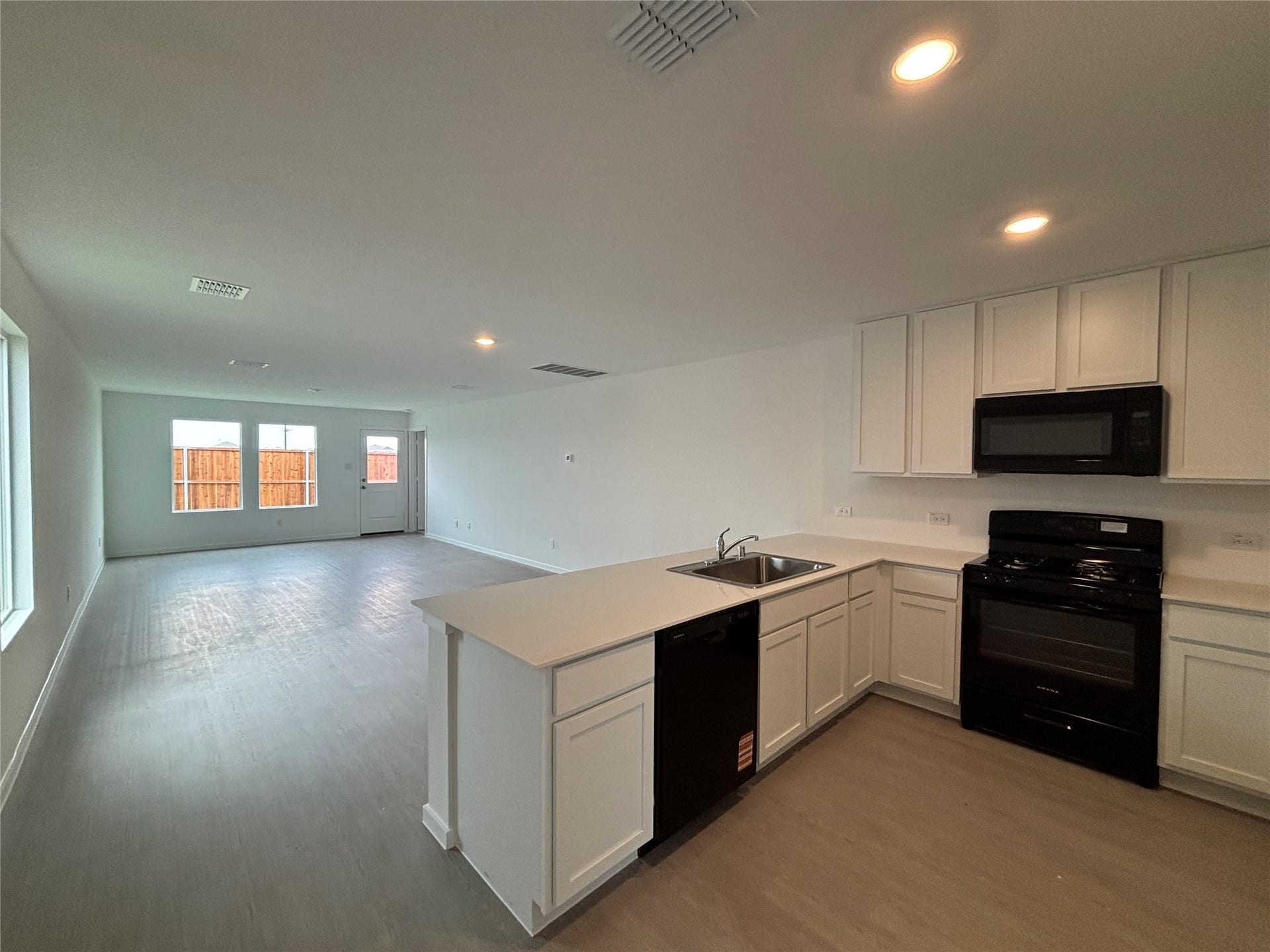 9202 Pepper Falcon Drive, Baytown, TX 77521 9202 Pepper Falcon Drive, Baytown, TX 77521