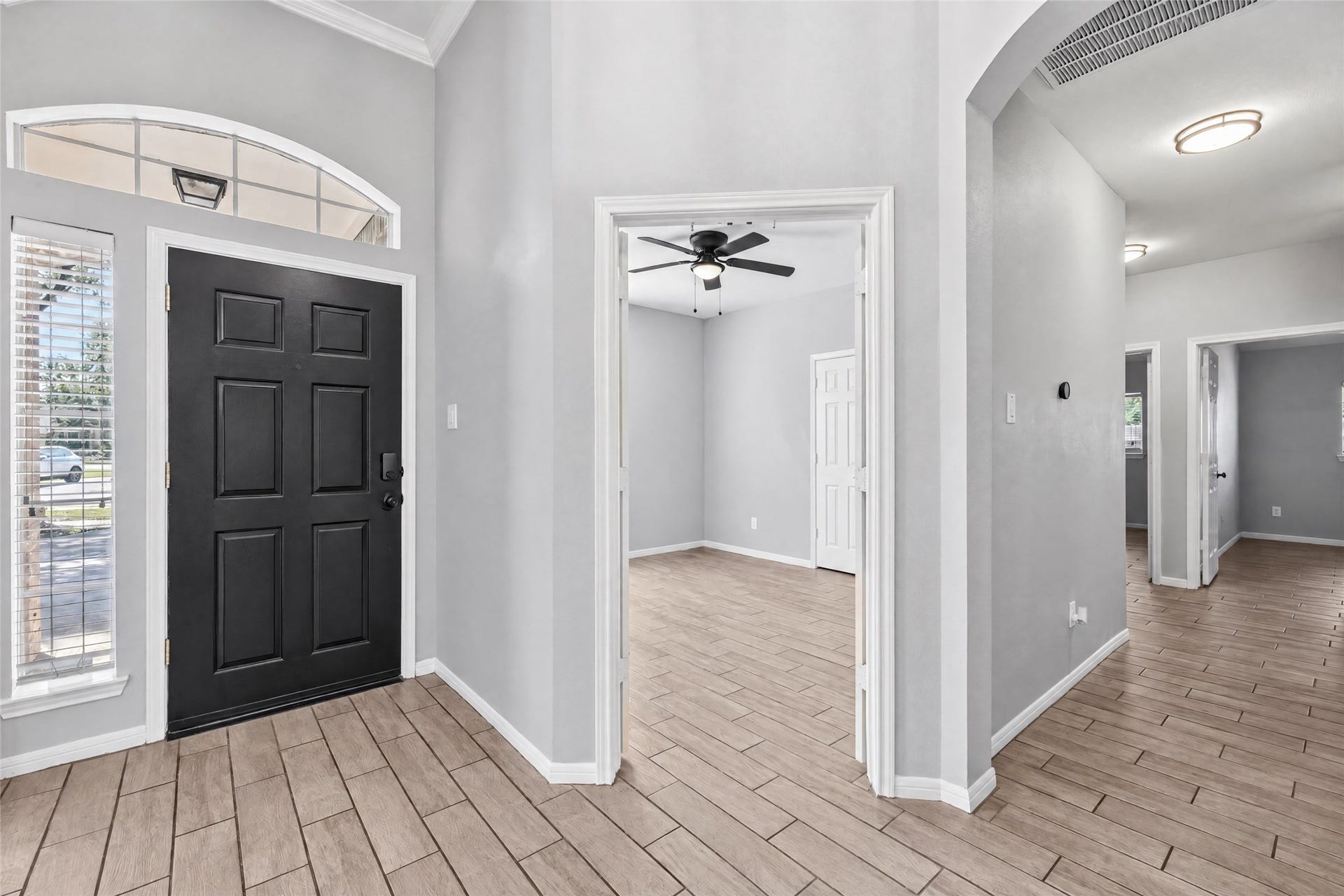 4011 Grayson Court, Missouri City, TX 77459 Inviting entryway leading into a flex room.