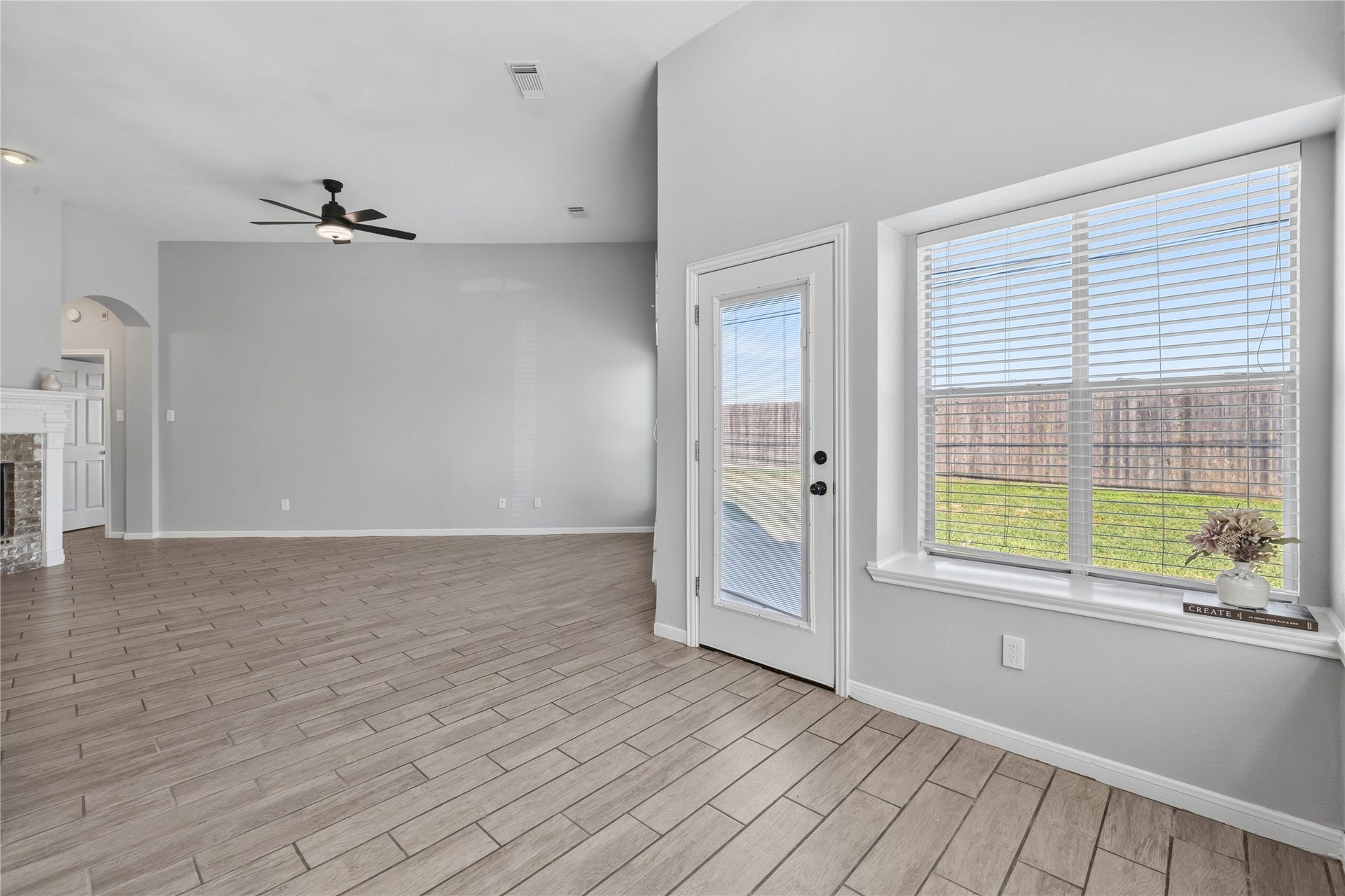 4011 Grayson Court, Missouri City, TX 77459 View from the breakfast nook into the living area.