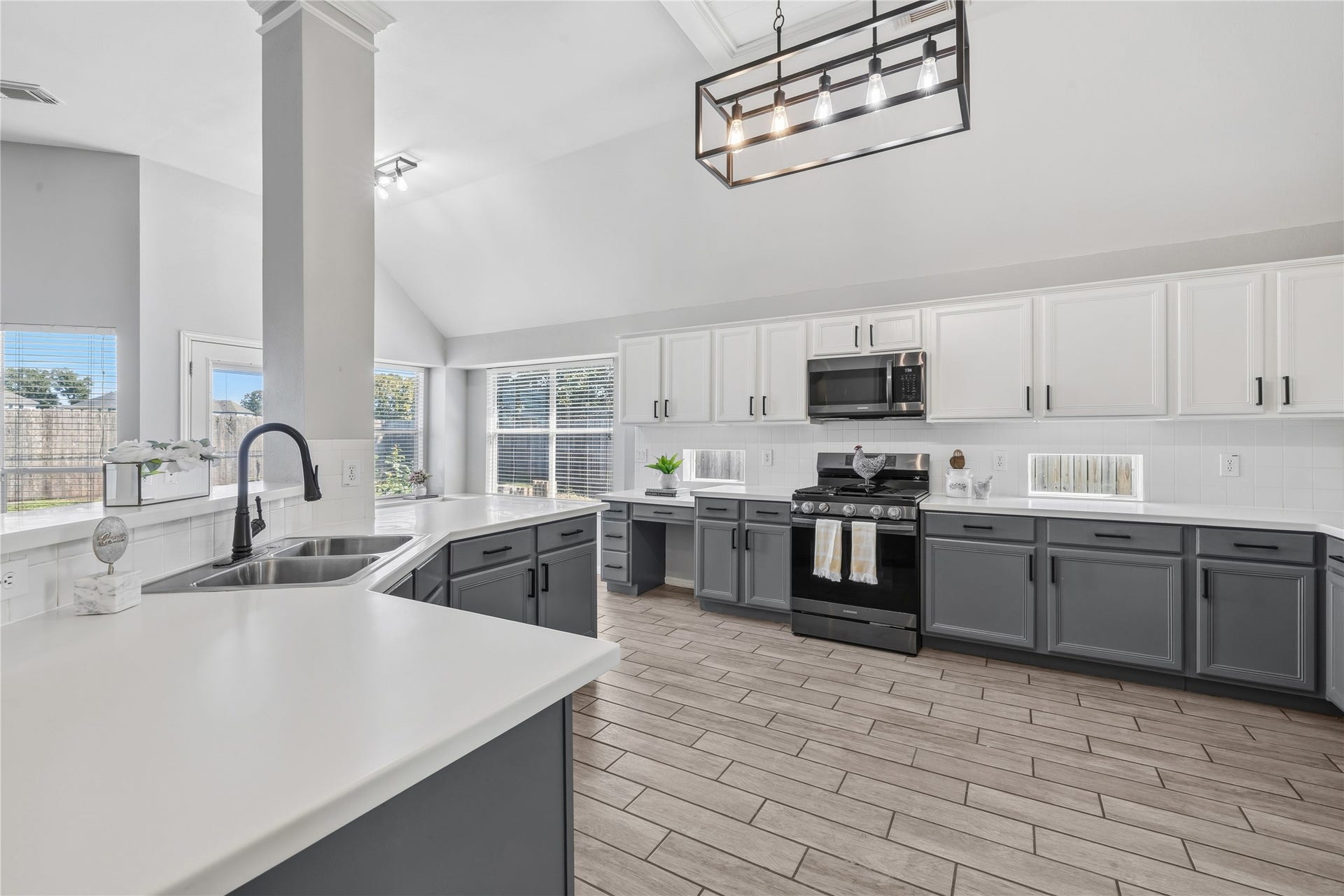 4011 Grayson Court, Missouri City, TX 77459 Spacious kitchen with modern cabinetry, sleek countertops, enhanced by abundant natural light and a stylish overhead light fixture.