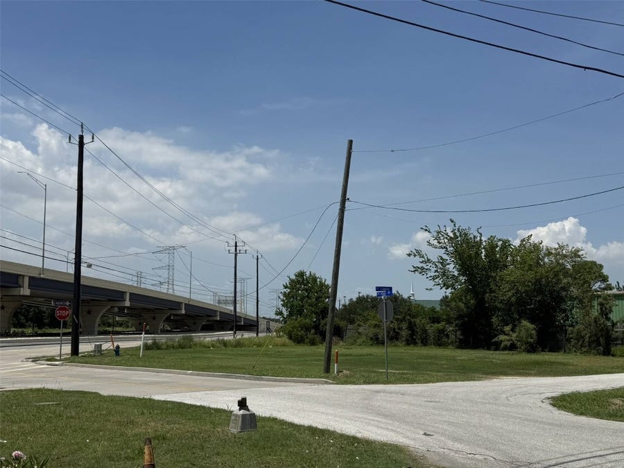 Property photo for 1400 Bayport Boulevard, Seabrook, TX