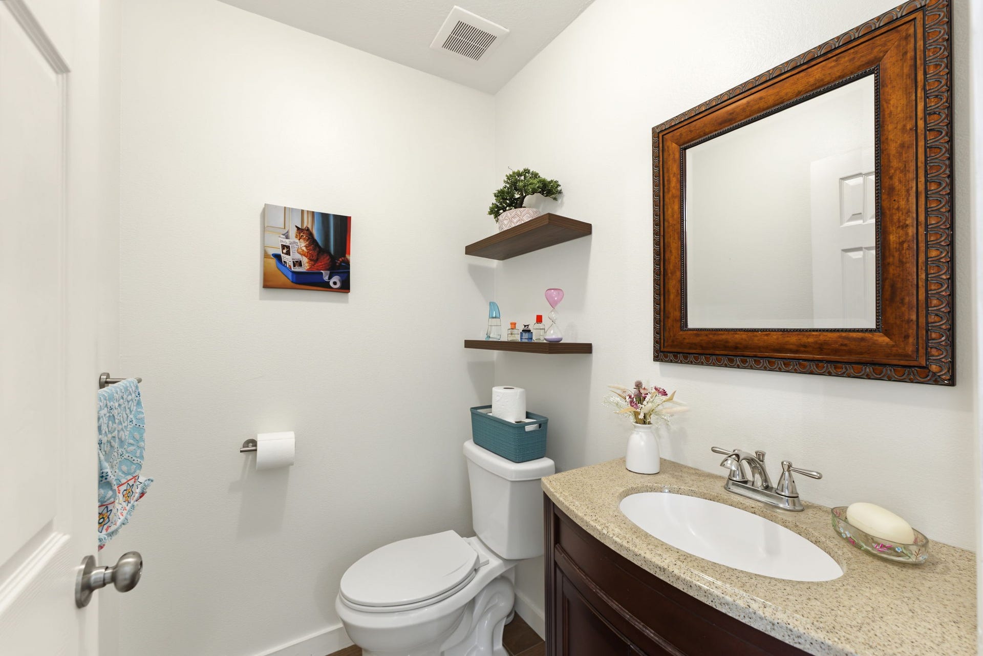 421 Trace Way Drive, Montgomery, TX 77316 Half bath located downstairs for your guests.