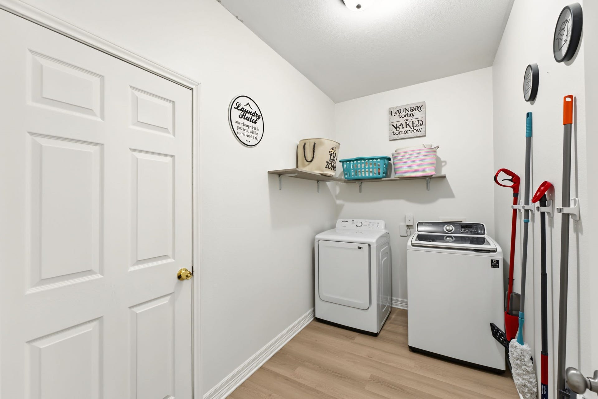 421 Trace Way Drive, Montgomery, TX 77316 Easy access to the oversized garage through the laundry room.