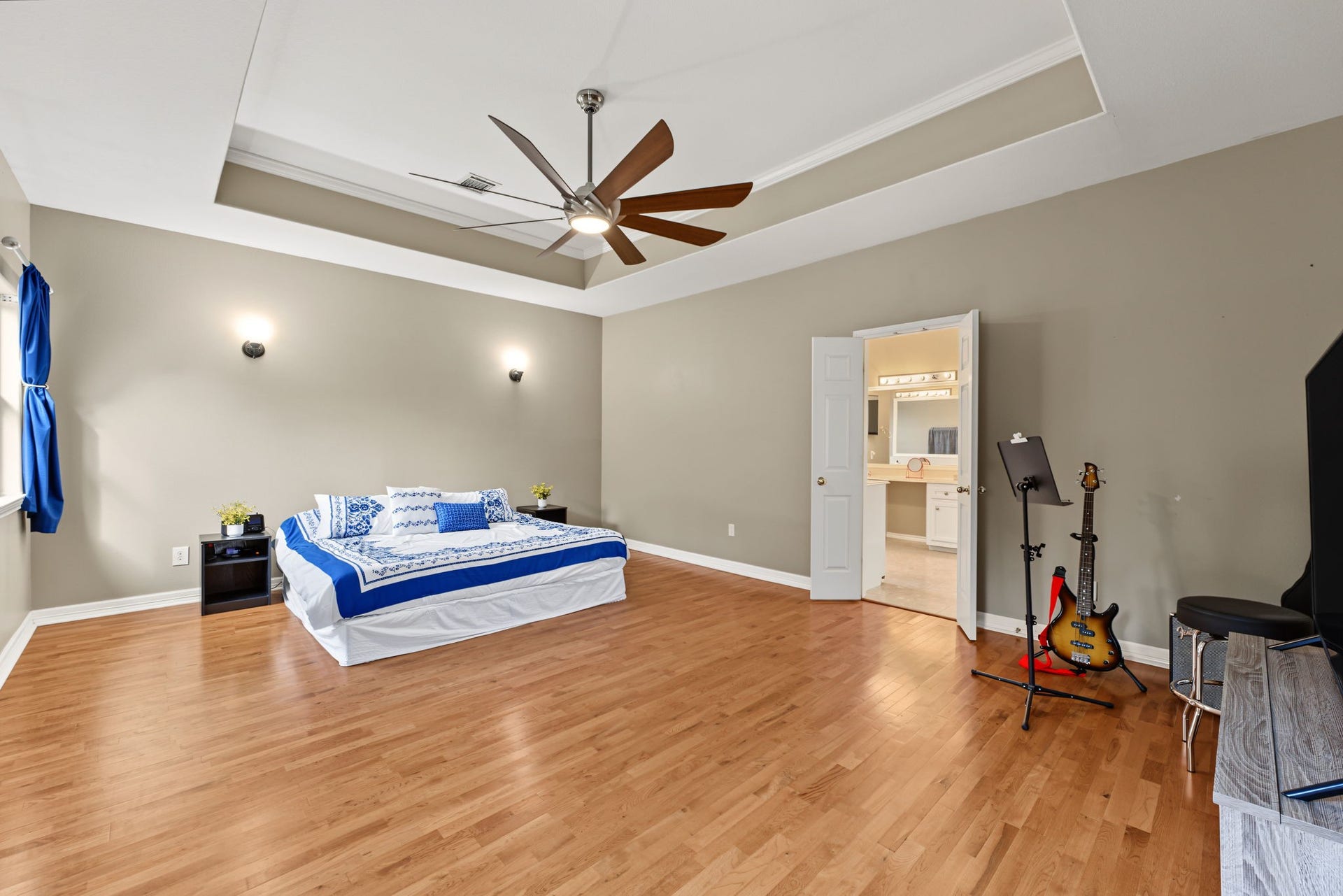 421 Trace Way Drive, Montgomery, TX 77316 Primary bedroom overlooks the backyard. With room for a sitting area, this primary suite offers an en-suite bathroom and large walk in closet.