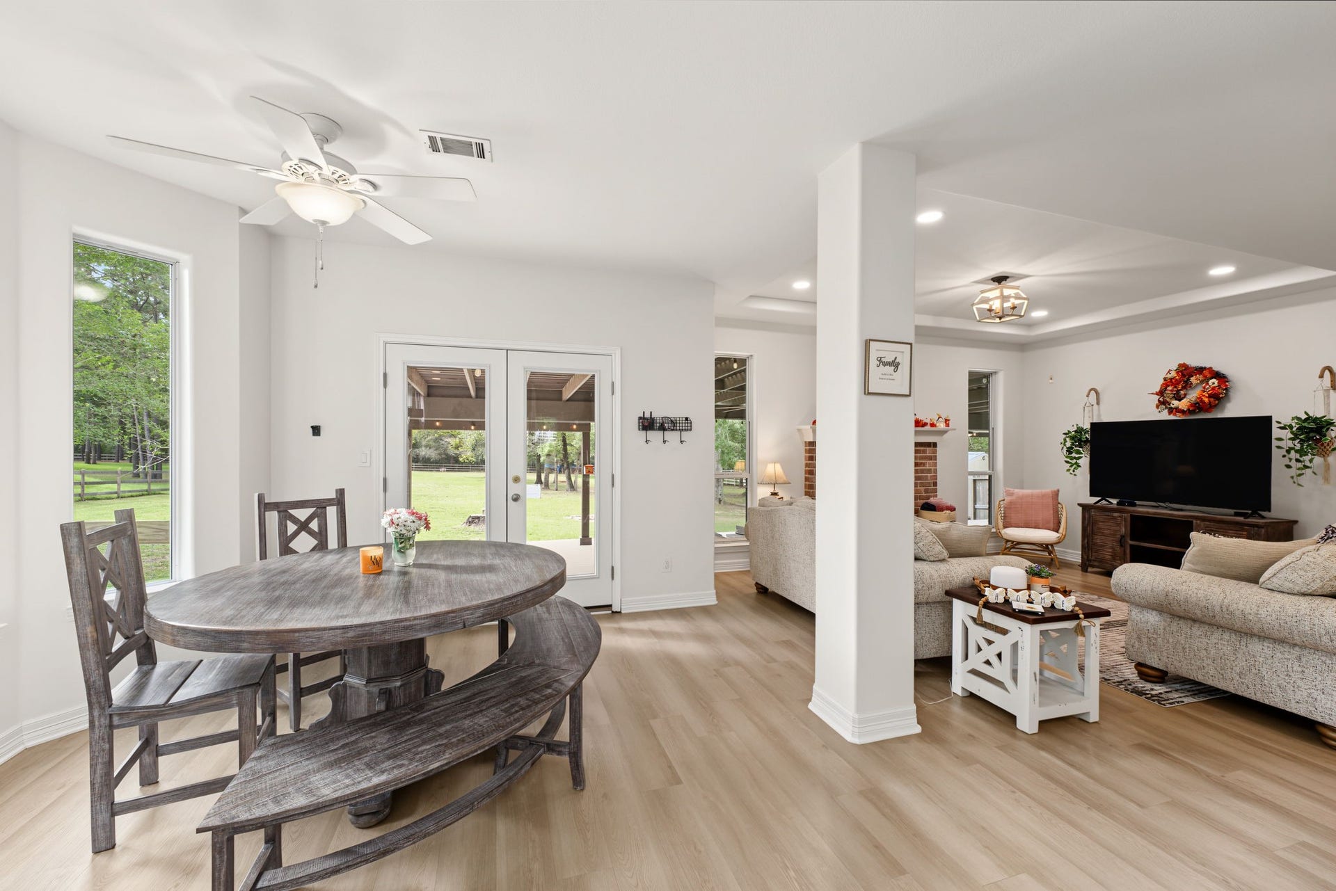 421 Trace Way Drive, Montgomery, TX 77316 This is an amazing floor plan with neutral colors and beautiful updates.