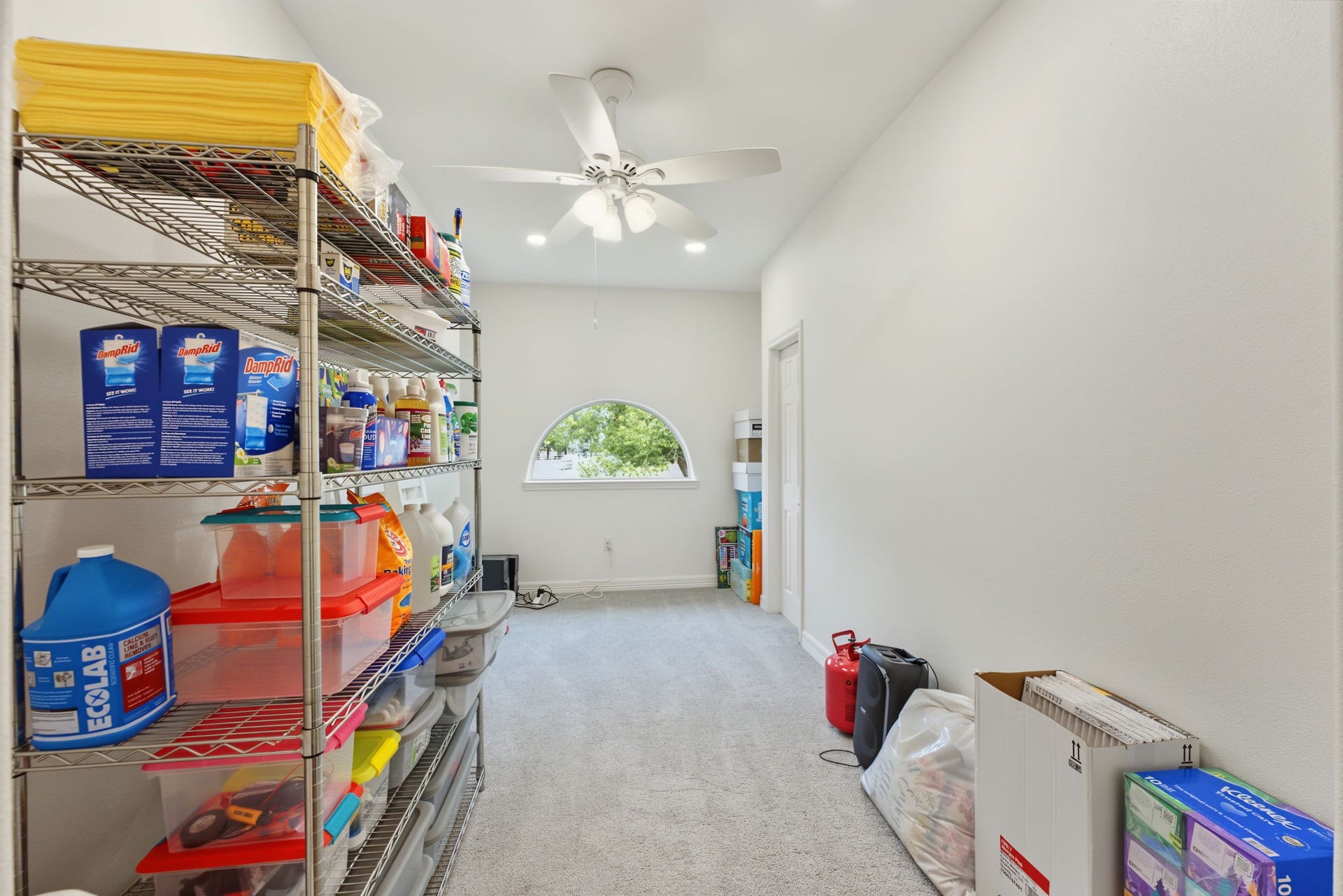 421 Trace Way Drive, Montgomery, TX 77316 This extra space is currently being used as a storage room. it could easily be a 5th bedroom, a second office or many other possibilities.