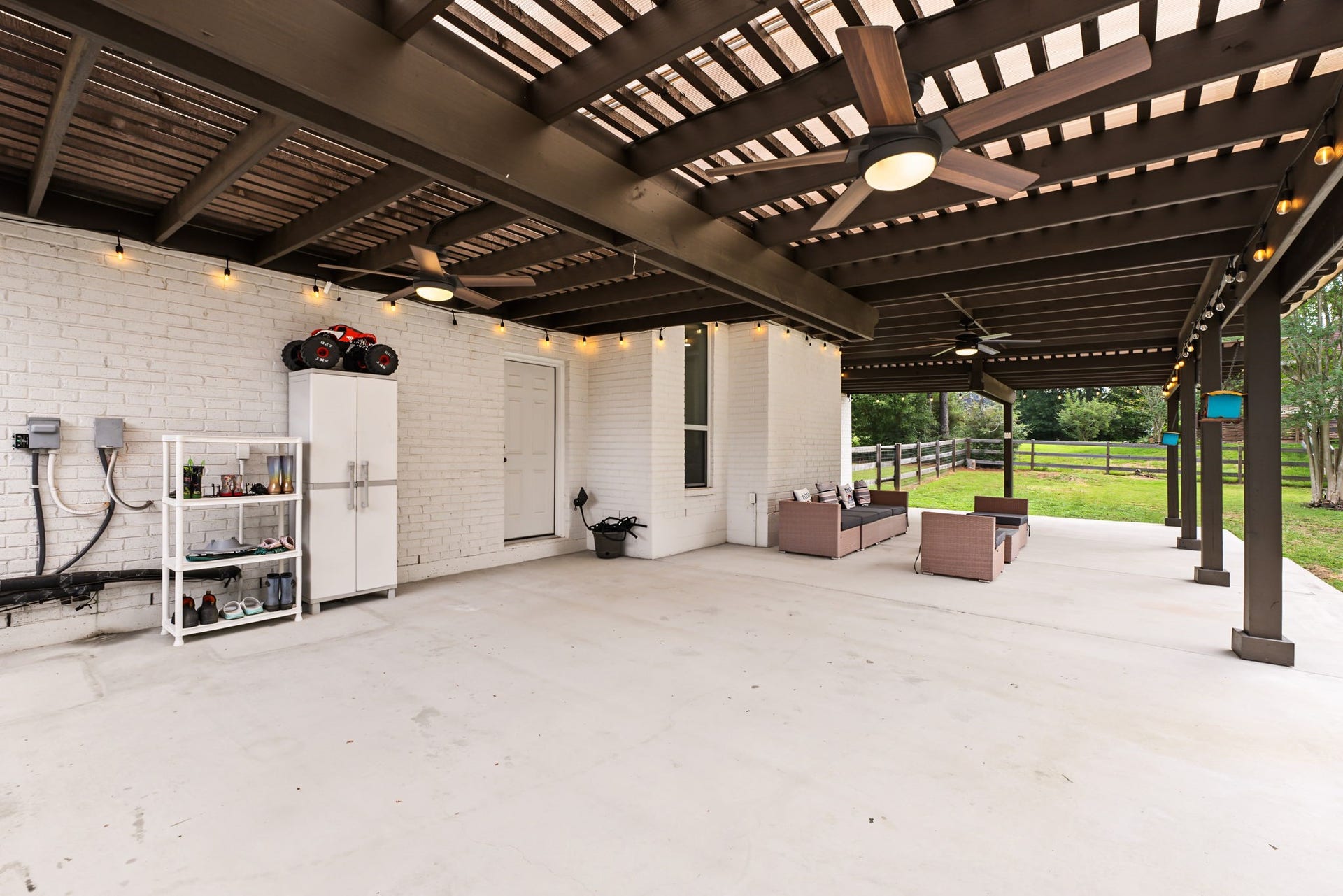 421 Trace Way Drive, Montgomery, TX 77316 Single door leads to the garage. What a great space to sit and enjoy all the wildlife that will come visit your 1.7 acres.
