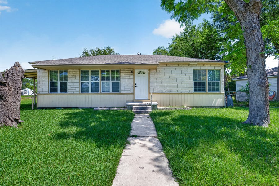 Property photo for 1221 Parkway Street, Baytown, TX