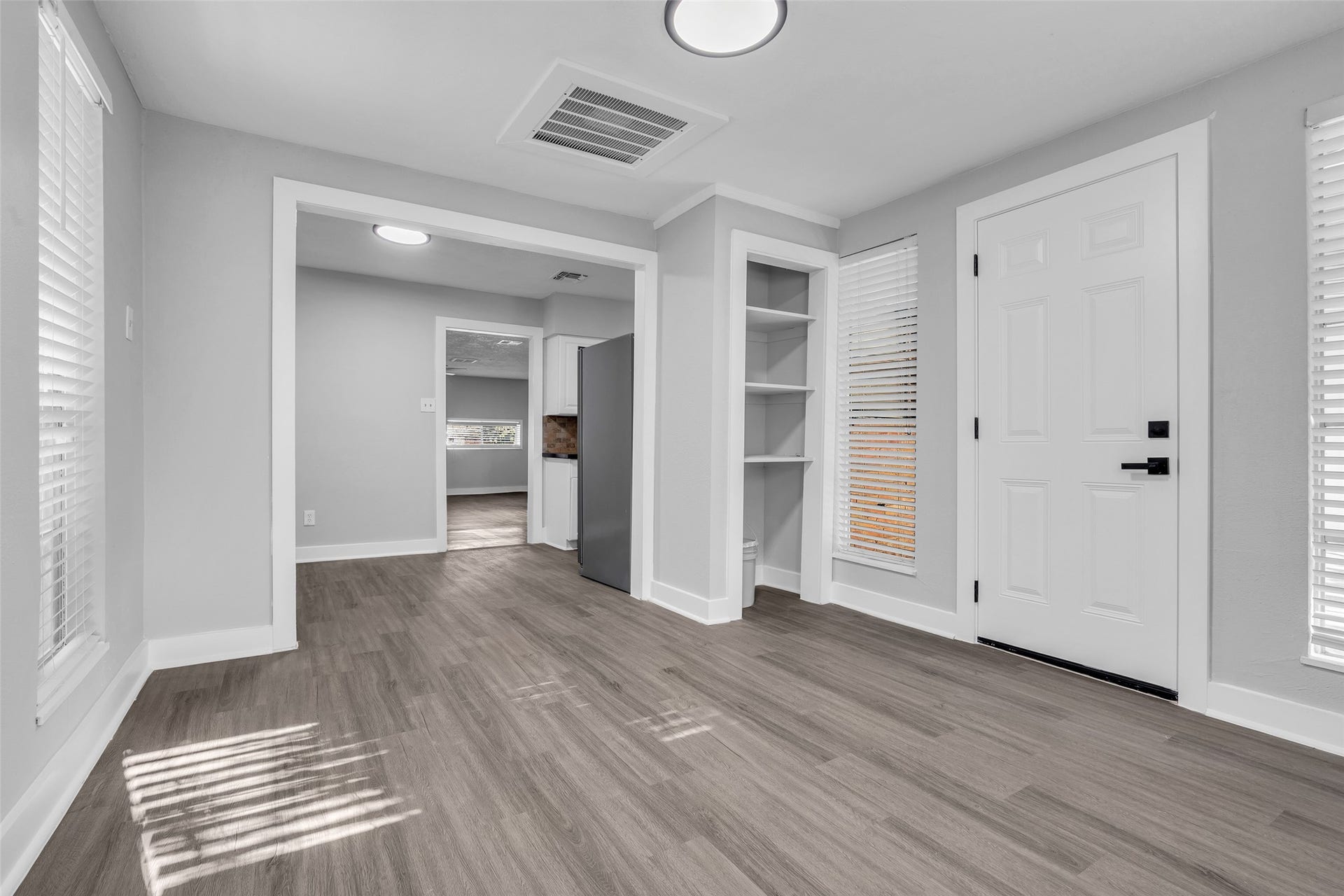 Built-in shelving keeps cookbooks and essentials close, with the kitchen right next door.