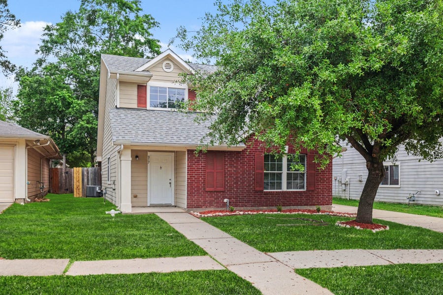 Property photo for 817 Dragonfly Drive, Conroe, TX