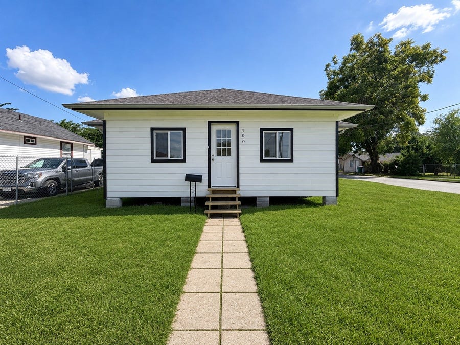 Property photo for 400 W Republic Avenue, Baytown, TX