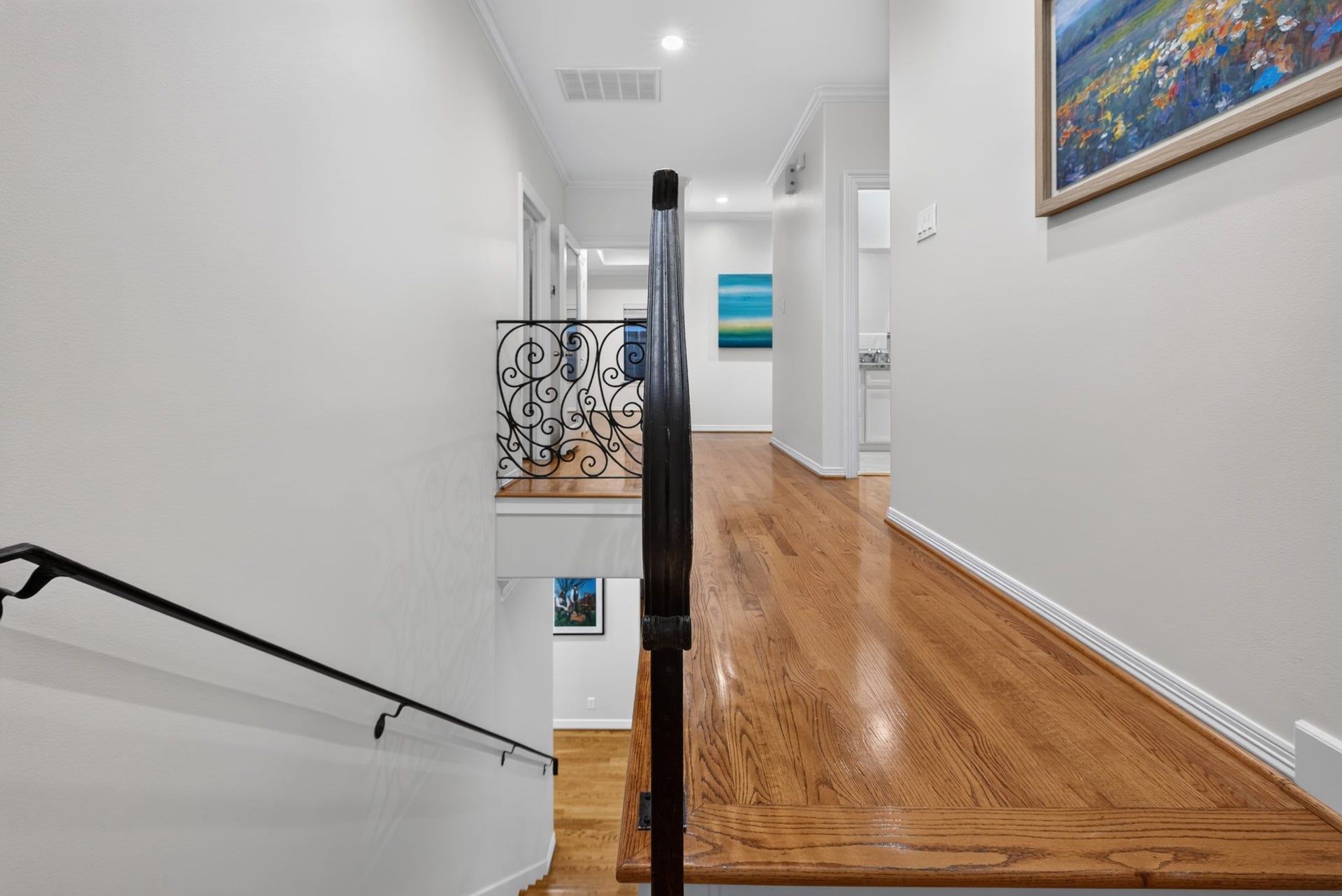 4420 Darsey Street, Bellaire, TX 77401 Wood flooring and an open stair railing define the second-floor landing and connect the upstairs rooms.