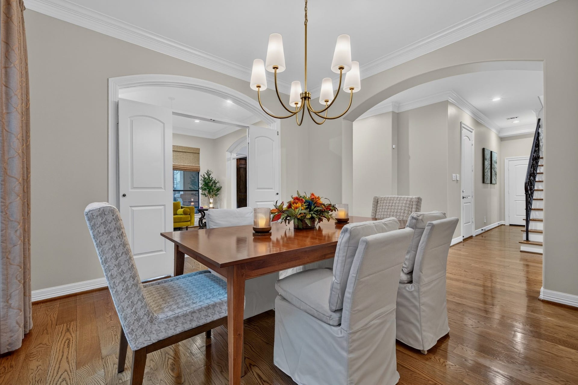 4420 Darsey Street, Bellaire, TX 77401 The dining room offers generous space for a full dining set and gatherings with family and friends.