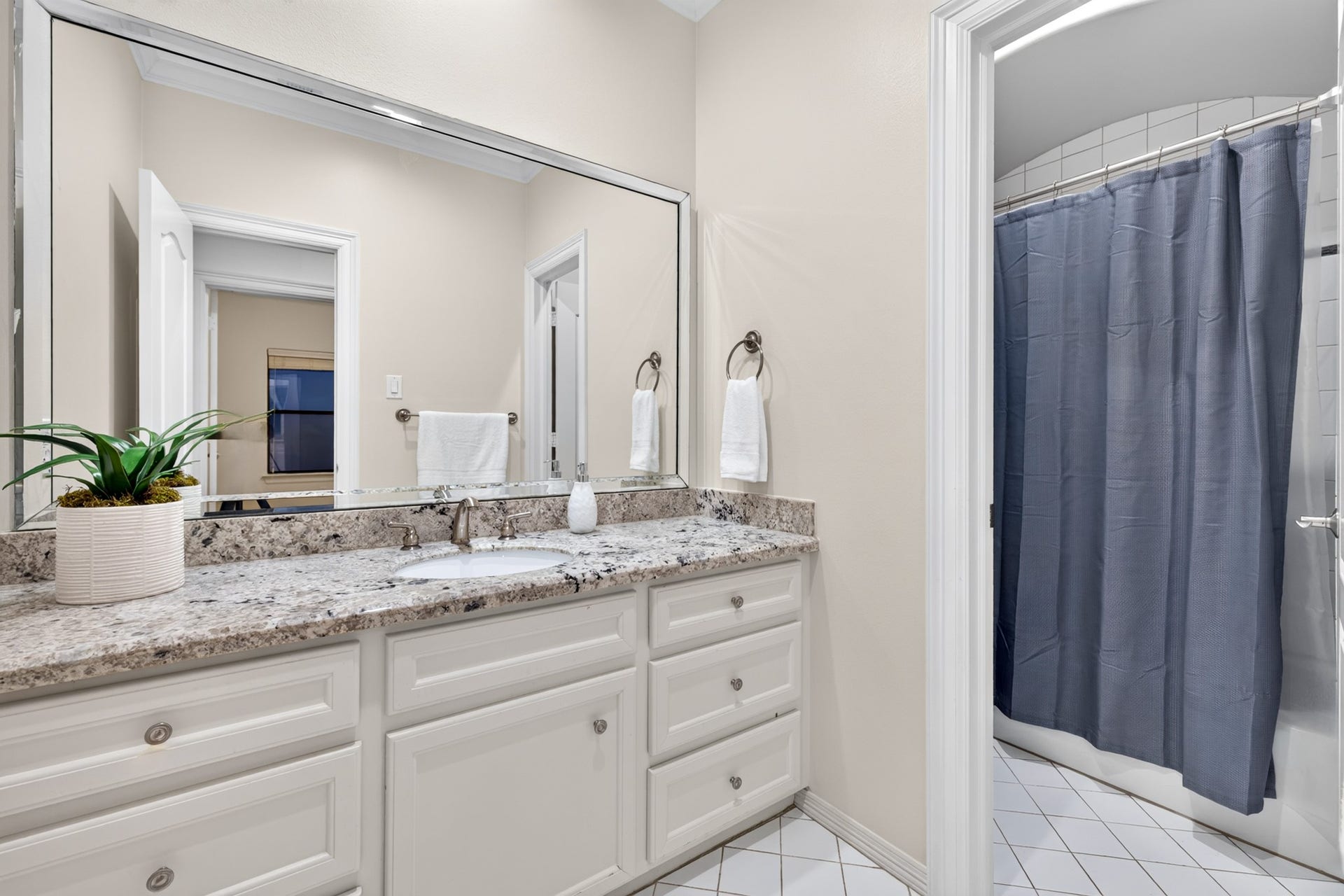 4420 Darsey Street, Bellaire, TX 77401 The upstairs full bathroom features a broad vanity, a large mirror and cabinetry for everyday essentials.