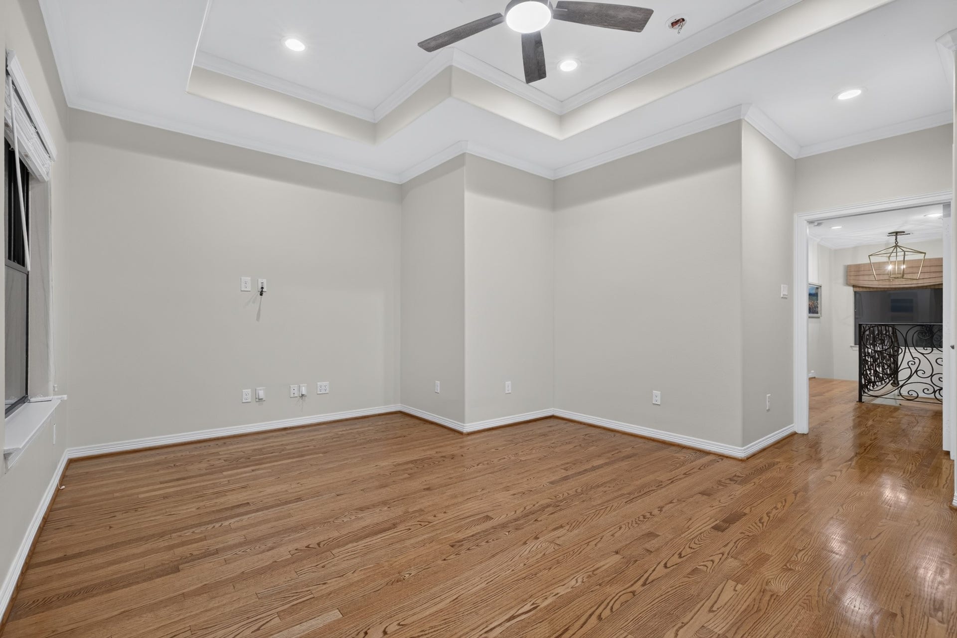 4420 Darsey Street, Bellaire, TX 77401 This spacious bedroom features wood flooring and a tray ceiling and could also serve as a game room.