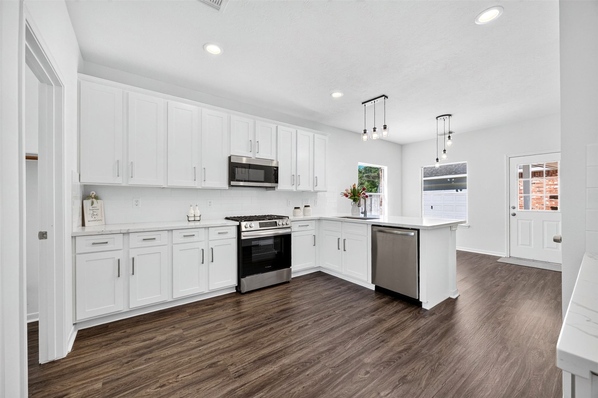 3114 Brannon Hill Lane, Sugar Land, TX 77479 Kitchen with modern stainless steel appliances